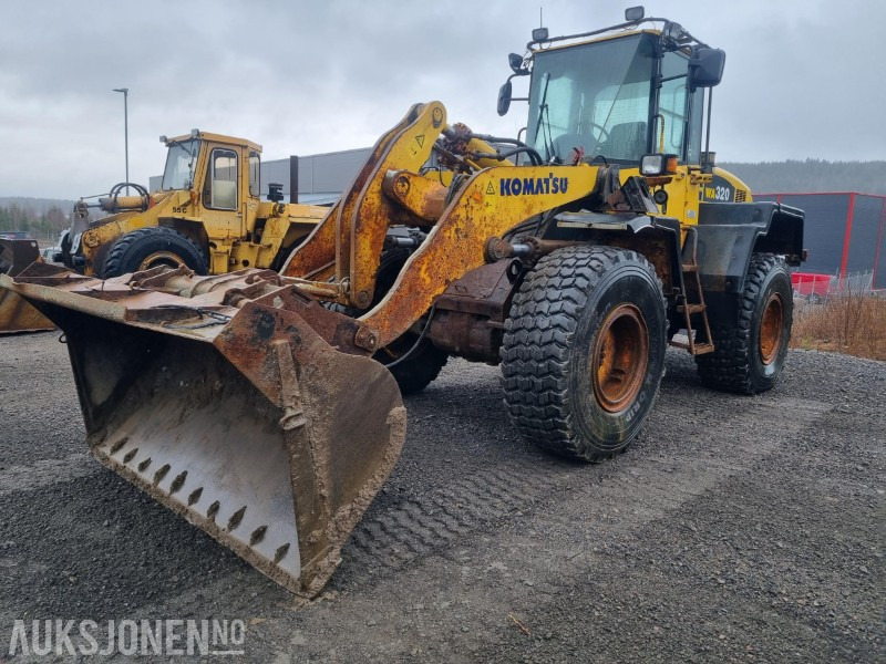 2004 Komatsu WA320-5H hjullaster - Riteņu iekrāvējs: foto 1 2004 Komatsu WA320-5H hjullaster - Riteņu iekrāvējs: foto 1
