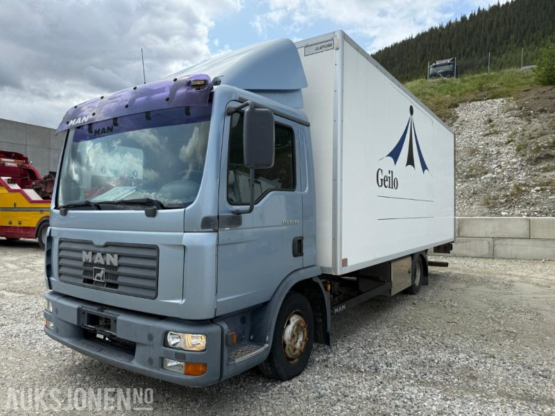 2005 MAN TGL 8.180 skapbil med løftelem - Kravas automašīna ar slēgto virsbūvi: foto 1 2005 MAN TGL 8.180 skapbil med løftelem - Kravas automašīna ar slēgto virsbūvi: foto 1