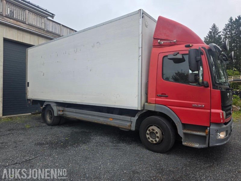 2005 Mercedes-Benz 1523L Atego, Reparasjonsobjekt - Kravas automašīna ar slēgto virsbūvi: foto 3 2005 Mercedes-Benz 1523L Atego, Reparasjonsobjekt - Kravas automašīna ar slēgto virsbūvi: foto 3
