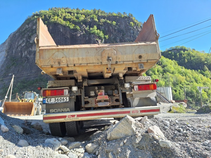 2006 Scania R500 brøyterigget tippbil - tandem - Kravas automašīna pašizgāzējs: foto 5 2006 Scania R500 brøyterigget tippbil - tandem - Kravas automašīna pašizgāzējs: foto 5