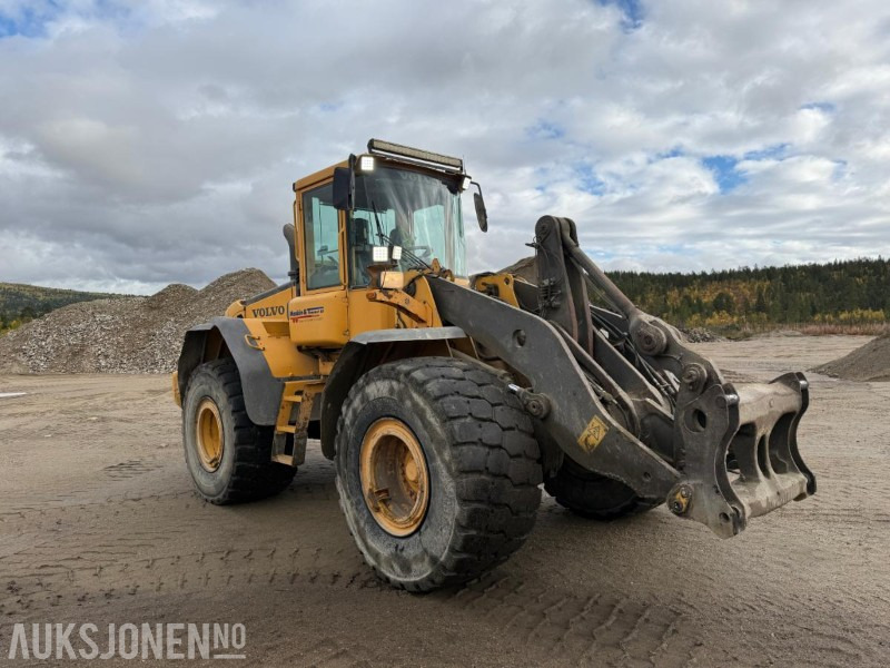 2006 Volvo L120E - Sentralsmøring - 14887 timer - Riteņu iekrāvējs: foto 3 2006 Volvo L120E - Sentralsmøring - 14887 timer - Riteņu iekrāvējs: foto 3