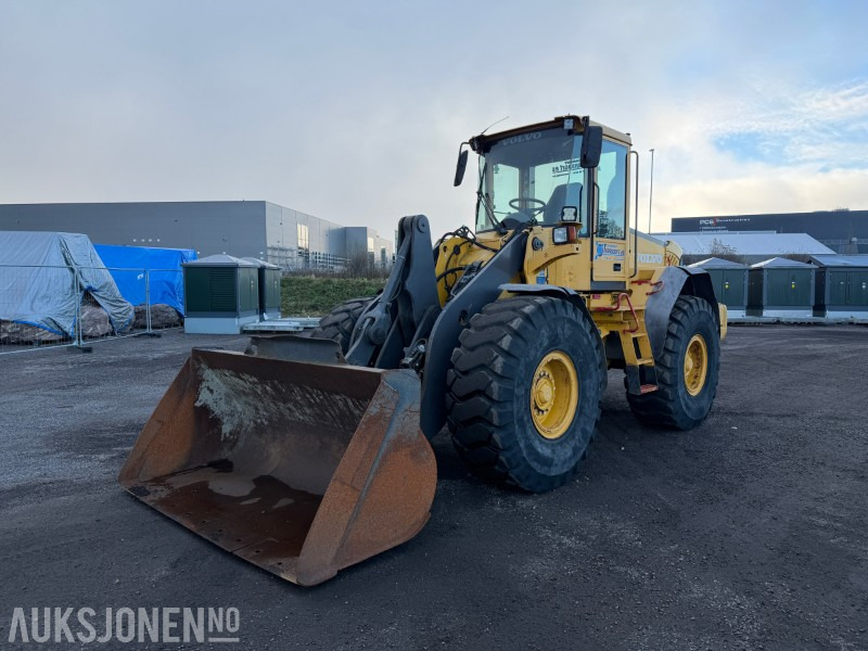 2006 Volvo L90E hjullaster - Sentralsmøring - Joystick - Tilleggshydraulikk - Riteņu iekrāvējs: foto 1 2006 Volvo L90E hjullaster - Sentralsmøring - Joystick - Tilleggshydraulikk - Riteņu iekrāvējs: foto 1
