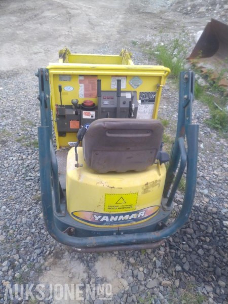 2007 Yanmar C12r beltedumper med treveis tipp - Bezceļu pašizgāzējs: foto 3 2007 Yanmar C12r beltedumper med treveis tipp - Bezceļu pašizgāzējs: foto 3