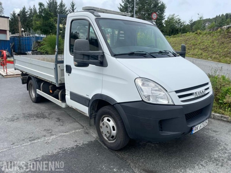 2009 Iveco Daily lastebil med 3-veis tipp - 3 seter - krok - 185707 km. - Kravas automašīna pašizgāzējs: foto 2 2009 Iveco Daily lastebil med 3-veis tipp - 3 seter - krok - 185707 km. - Kravas automašīna pašizgāzējs: foto 2