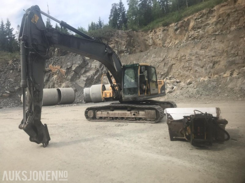 2009 Volvo EC210CL modell, Sentralsmøring, Rototil, pusse skuffe, byttet understell 1.000 timer siden, 15.500 arbeidstimer - Ekskavators: foto 2 2009 Volvo EC210CL modell, Sentralsmøring, Rototil, pusse skuffe, byttet understell 1.000 timer siden, 15.500 arbeidstimer - Ekskavators: foto 2