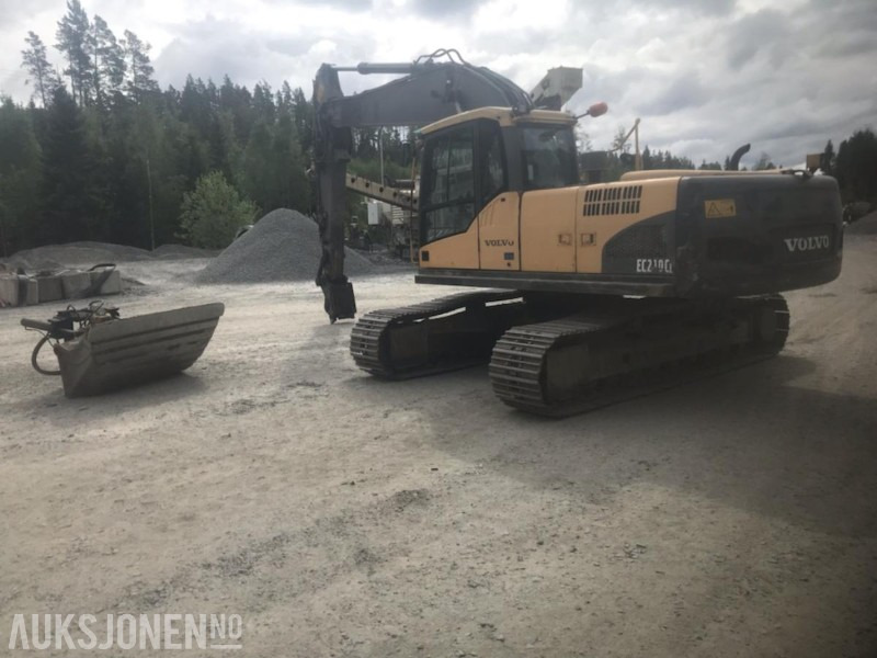 2009 Volvo EC210CL modell, Sentralsmøring, Rototil, pusse skuffe, byttet understell 1.000 timer siden, 15.500 arbeidstimer - Ekskavators: foto 3 2009 Volvo EC210CL modell, Sentralsmøring, Rototil, pusse skuffe, byttet understell 1.000 timer siden, 15.500 arbeidstimer - Ekskavators: foto 3