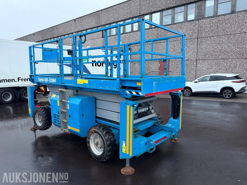 2010 Genie GS-3384RT - 12m sakselift - Pacēlājs: foto 3 2010 Genie GS-3384RT - 12m sakselift - Pacēlājs: foto 3