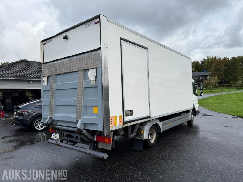 2010 Mercedes-Benz Atego 818 skapbil m/ Thermo King og Zepro bakløft - Kravas automašīna ar slēgto virsbūvi: foto 5 2010 Mercedes-Benz Atego 818 skapbil m/ Thermo King og Zepro bakløft - Kravas automašīna ar slēgto virsbūvi: foto 5