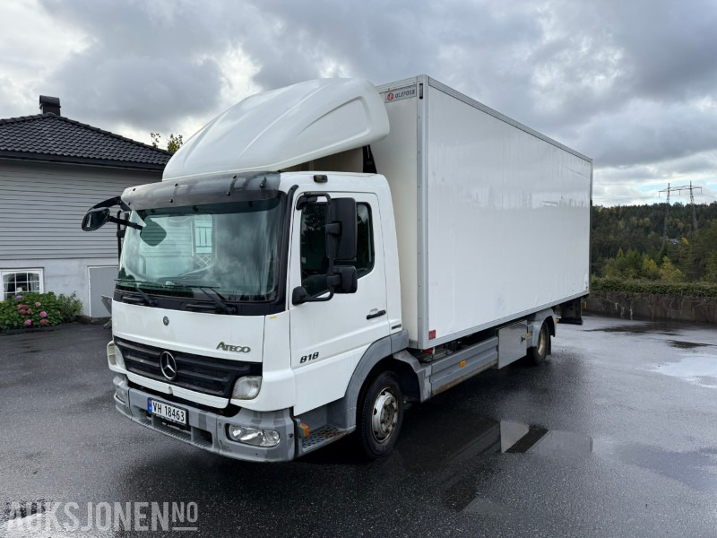 2010 Mercedes-Benz Atego 818 skapbil m/ Thermo King og Zepro bakløft - Kravas automašīna ar slēgto virsbūvi: foto 1 2010 Mercedes-Benz Atego 818 skapbil m/ Thermo King og Zepro bakløft - Kravas automašīna ar slēgto virsbūvi: foto 1