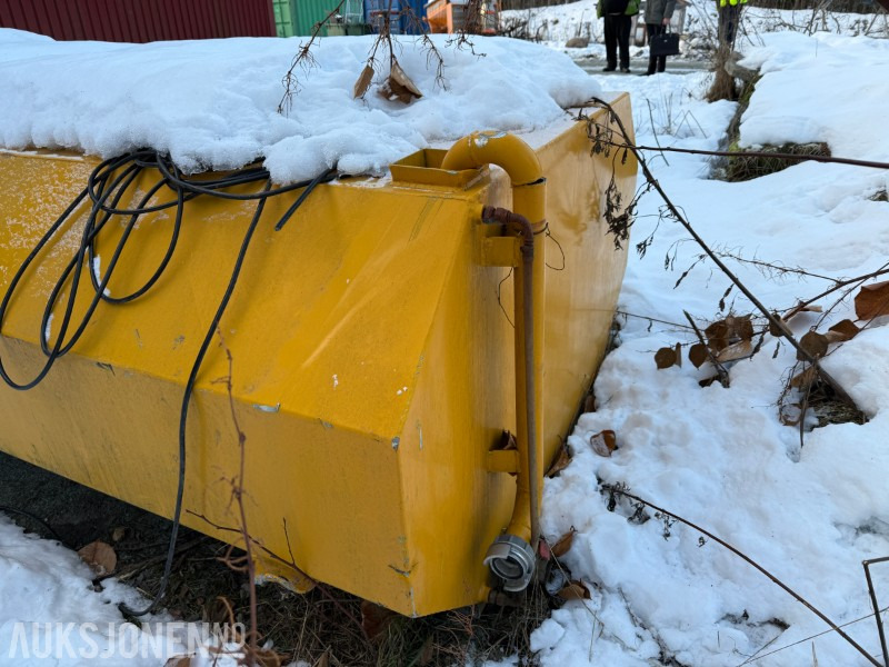 2010 Skiltvasker, feiekost og sandspreder - Celtniecības maisītājs: foto 4 2010 Skiltvasker, feiekost og sandspreder - Celtniecības maisītājs: foto 4