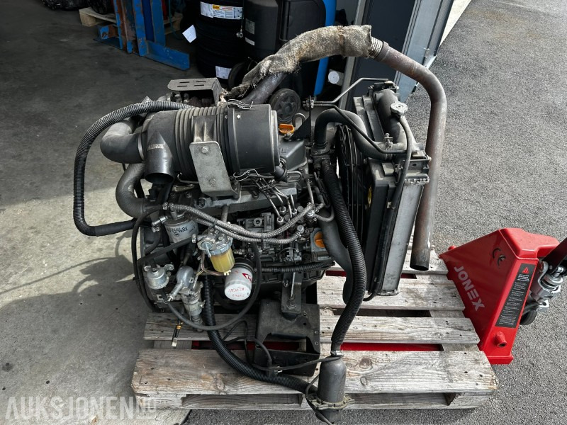 2010 Yanmar 4TNV84T-GGEH - Celtniecības maisītājs: foto 1 2010 Yanmar 4TNV84T-GGEH - Celtniecības maisītājs: foto 1