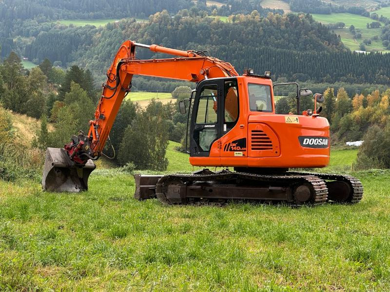2011 Doosan DX140LCR gravemaskin - Rotortilt- 2 skuffer - Ekskavators: foto 3 2011 Doosan DX140LCR gravemaskin - Rotortilt- 2 skuffer - Ekskavators: foto 3