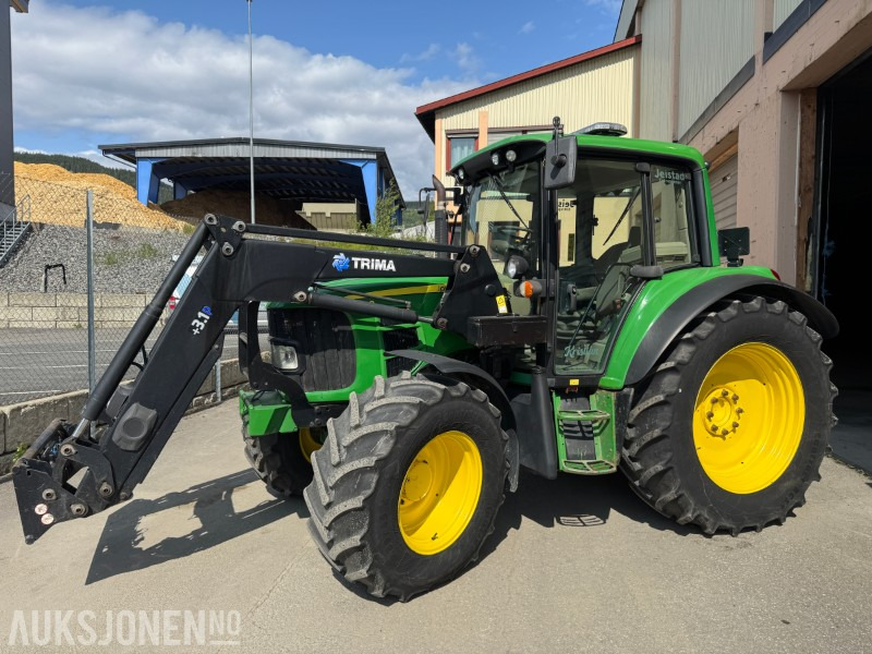 2011 John Deere 6430 Premium traktor med laster - Traktors: foto 1 2011 John Deere 6430 Premium traktor med laster - Traktors: foto 1