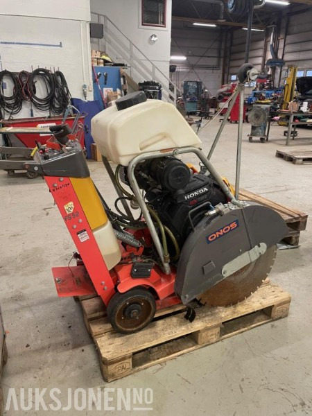 2012 Husqvarna FS524 selvgående gulvsag - Celtniecības maisītājs: foto 1 2012 Husqvarna FS524 selvgående gulvsag - Celtniecības maisītājs: foto 1