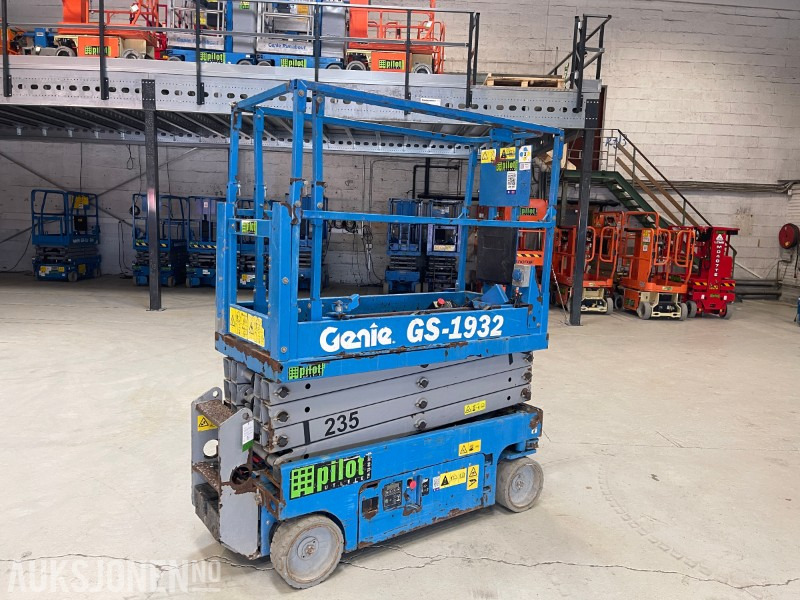 2013 Genie GS-1932 Sakselift - Pacēlājs: foto 4 2013 Genie GS-1932 Sakselift - Pacēlājs: foto 4