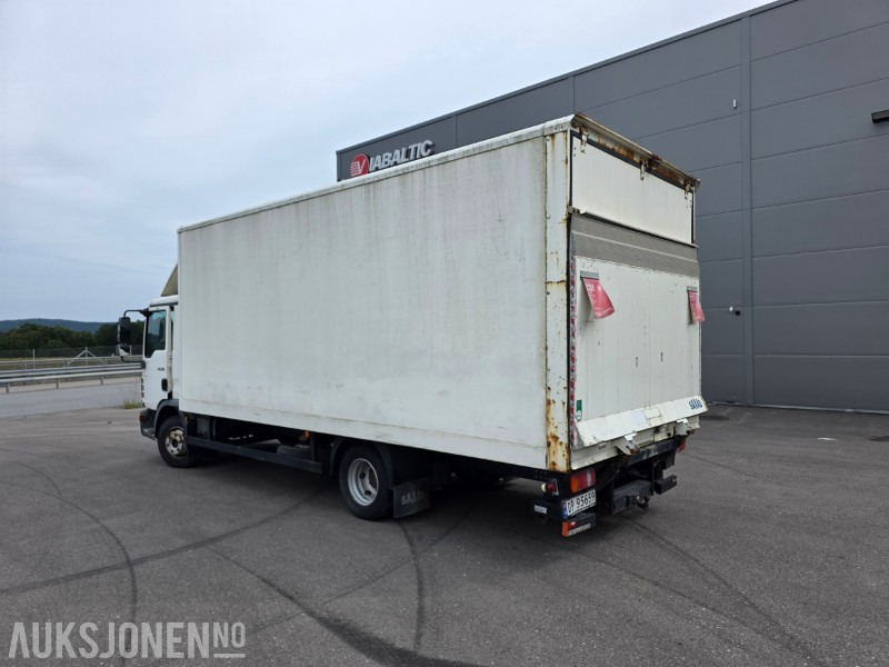 2013 MAN TGL 8.180 - 3 seter - EURO5T - Cruisekontroll - Totalvekt 7490 kg - Kravas automašīna ar slēgto virsbūvi: foto 3 2013 MAN TGL 8.180 - 3 seter - EURO5T - Cruisekontroll - Totalvekt 7490 kg - Kravas automašīna ar slēgto virsbūvi: foto 3