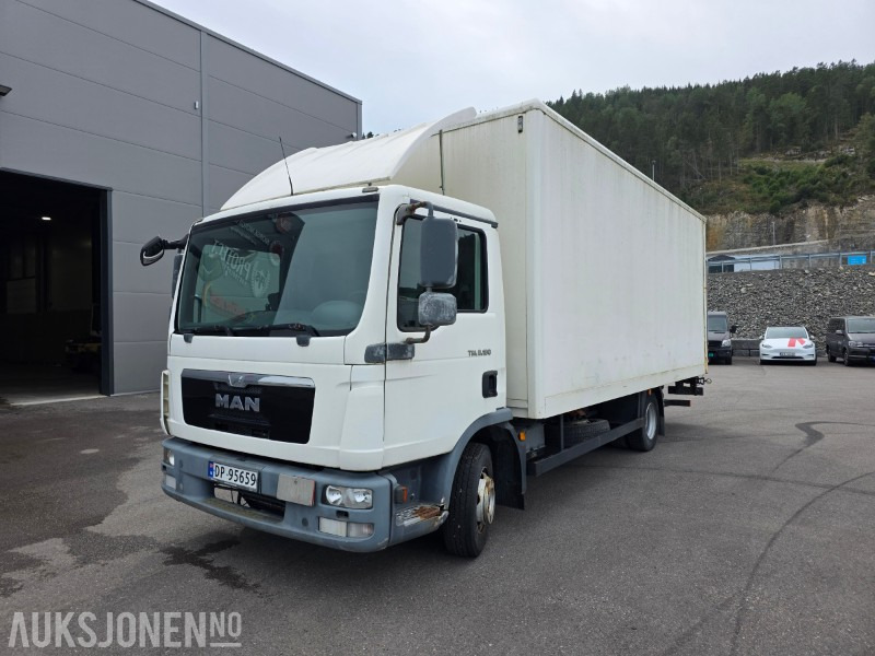 2013 MAN TGL 8.180 - 3 seter - EURO5T - Cruisekontroll - Totalvekt 7490 kg - Kravas automašīna ar slēgto virsbūvi: foto 1 2013 MAN TGL 8.180 - 3 seter - EURO5T - Cruisekontroll - Totalvekt 7490 kg - Kravas automašīna ar slēgto virsbūvi: foto 1