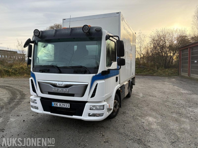 2013 MAN TGL8 220 4X2 Euro6T 3 seter servicevogn C1-reg. - Kravas automašīna ar slēgto virsbūvi: foto 1 2013 MAN TGL8 220 4X2 Euro6T 3 seter servicevogn C1-reg. - Kravas automašīna ar slēgto virsbūvi: foto 1