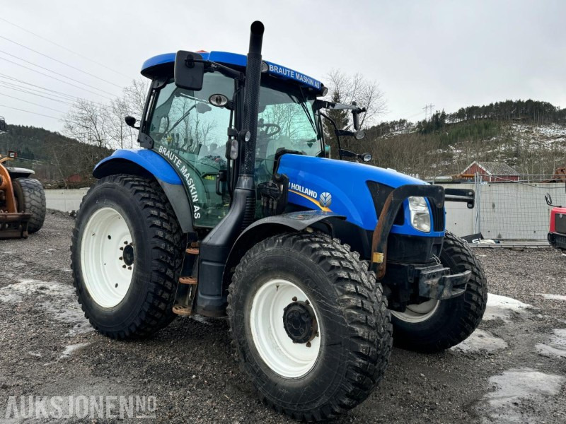 2013 New Holland T6.160 - Frontlaster - 1 skuffe - Triangel og toppstag - TRI piggdekk og landbruksdekk - Traktors: foto 3 2013 New Holland T6.160 - Frontlaster - 1 skuffe - Triangel og toppstag - TRI piggdekk og landbruksdekk - Traktors: foto 3