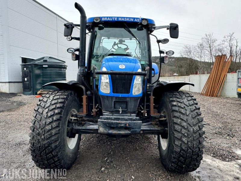2013 New Holland T6.160 - Frontlaster - 1 skuffe - Triangel og toppstag - TRI piggdekk og landbruksdekk - Traktors: foto 2 2013 New Holland T6.160 - Frontlaster - 1 skuffe - Triangel og toppstag - TRI piggdekk og landbruksdekk - Traktors: foto 2