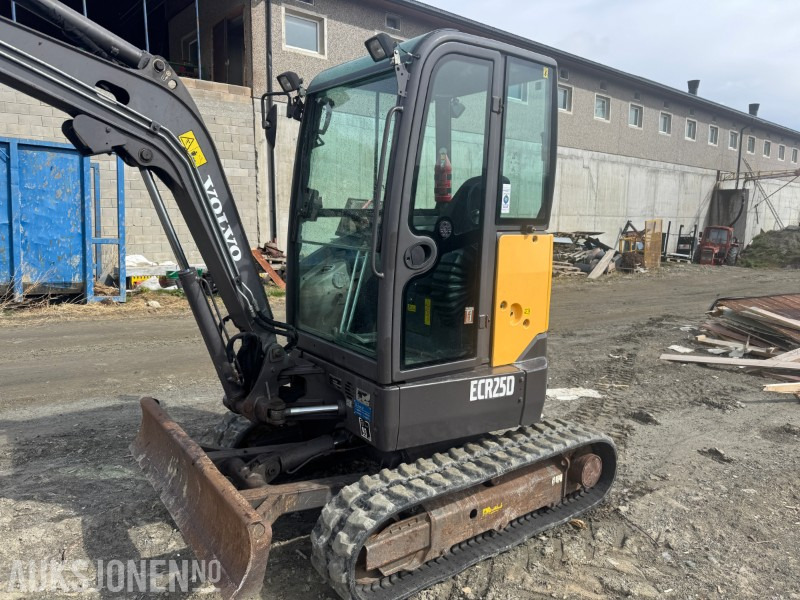 2013 Volvo ECR25D gravemaskin med 3 skuffer - Mini-ekskavators: foto 5 2013 Volvo ECR25D gravemaskin med 3 skuffer - Mini-ekskavators: foto 5