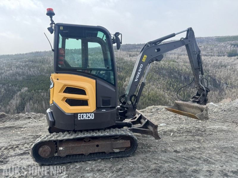 2013 Volvo ECR25D gravemaskin med 3 skuffer - Mini-ekskavators: foto 3 2013 Volvo ECR25D gravemaskin med 3 skuffer - Mini-ekskavators: foto 3