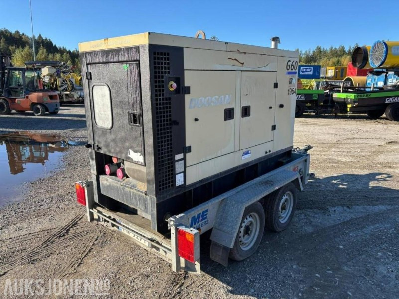 2014 Doosan G60 strømaggregat 60 kVA med 2 akslet henger - Celtniecības maisītājs: foto 3 2014 Doosan G60 strømaggregat 60 kVA med 2 akslet henger - Celtniecības maisītājs: foto 3
