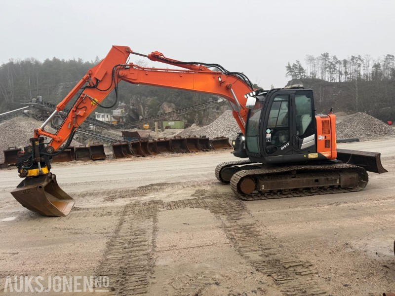 2014 Hitachi Zaxis 135us BELTEGRAVER ENGCON TILTROTATOR SERVICEHISTORIKK SENTRALSMØRING 2 SKUFFER - Ekskavators: foto 3 2014 Hitachi Zaxis 135us BELTEGRAVER ENGCON TILTROTATOR SERVICEHISTORIKK SENTRALSMØRING 2 SKUFFER - Ekskavators: foto 3