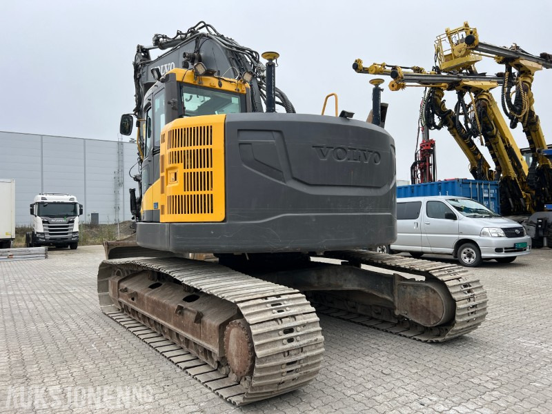 2014 Volvo EC235 DL , Engcon tilt, 2 skuffer, sentralsmøring, dieselvarmer - Ekskavators: foto 3 2014 Volvo EC235 DL , Engcon tilt, 2 skuffer, sentralsmøring, dieselvarmer - Ekskavators: foto 3