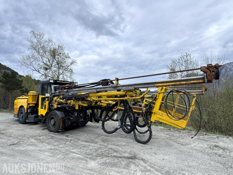 2015 Atlas Copco Boomer M2C - Gruve- og tunellborerigg - 2 boms rigg med personkurv - Urbšanas mašīna: foto 1 2015 Atlas Copco Boomer M2C - Gruve- og tunellborerigg - 2 boms rigg med personkurv - Urbšanas mašīna: foto 1