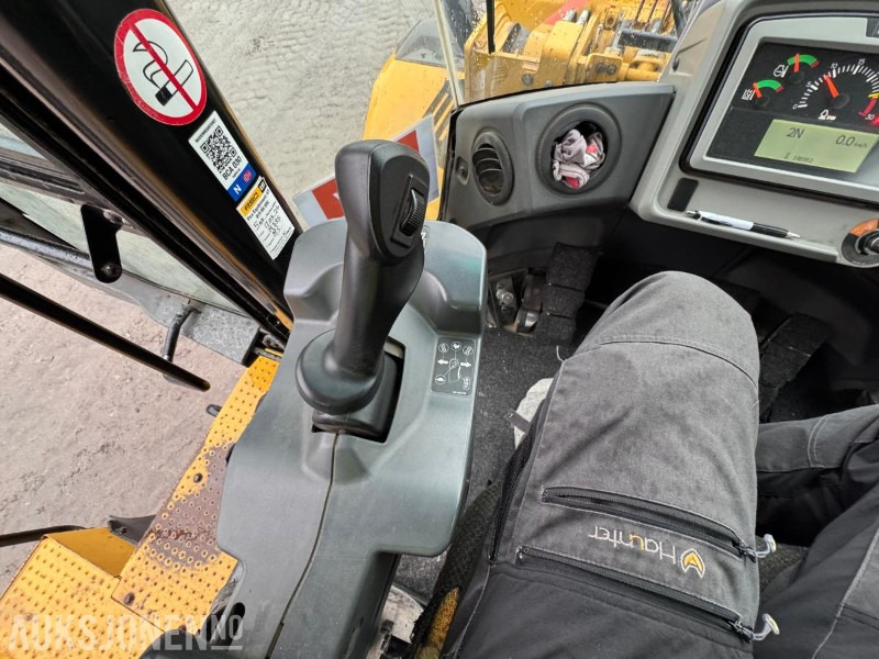 Riteņu iekrāvējs 2015 CAT 966M FOREST MACHINE HJULLASTER, VEKT, SENTRALSMØRING, FULL SERVICEHISTORIKK, SKUFFE: foto 35 Riteņu iekrāvējs 2015 CAT 966M FOREST MACHINE HJULLASTER, VEKT, SENTRALSMØRING, FULL SERVICEHISTORIKK, SKUFFE: foto 35