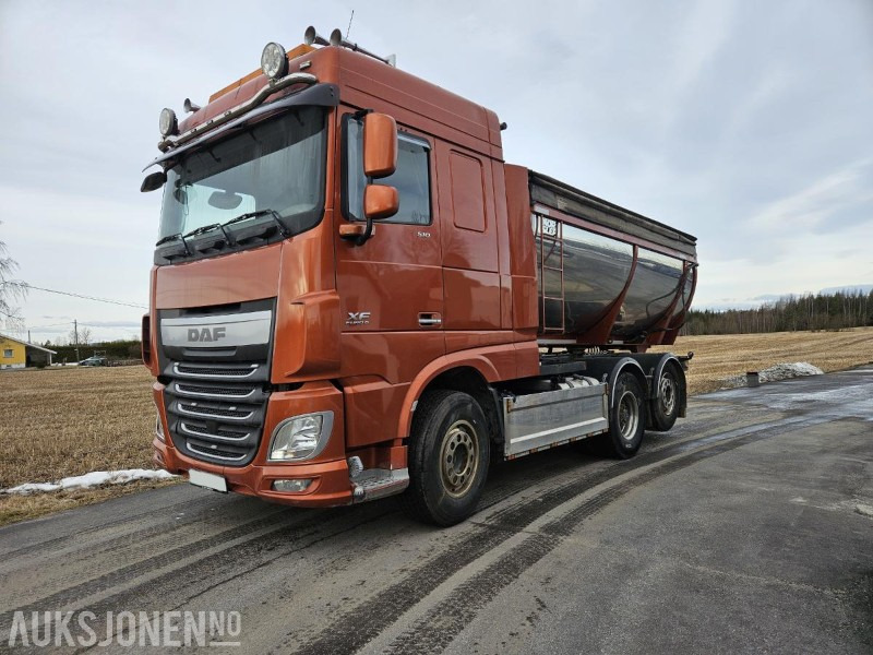 Kravas automašīna pašizgāzējs 2015 DAF XF 510 asfaltbil: foto 1