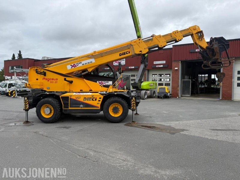 2016 Dieci PEGASUS 50.21 RUNDTOMSVINGENDE TELESKOPTRUCK M/PALLEGAFLER OG SKUFF - SERVICEHISTORIKK - Teleskopiskais iekrāvējs: foto 3 2016 Dieci PEGASUS 50.21 RUNDTOMSVINGENDE TELESKOPTRUCK M/PALLEGAFLER OG SKUFF - SERVICEHISTORIKK - Teleskopiskais iekrāvējs: foto 3