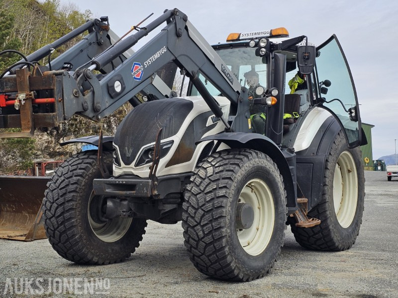 Traktors 2016 Valtra T144D - Direct - Laster - Luft - 50 km/t - 3 -Medfølger skuffe: foto 1