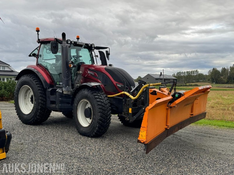 2016 Valtra T174E med Schmidt Tellefsdal U-LS 43.6 plog (2022), Valtra 76 frontlaster og betong lodd - Traktors: foto 3 2016 Valtra T174E med Schmidt Tellefsdal U-LS 43.6 plog (2022), Valtra 76 frontlaster og betong lodd - Traktors: foto 3