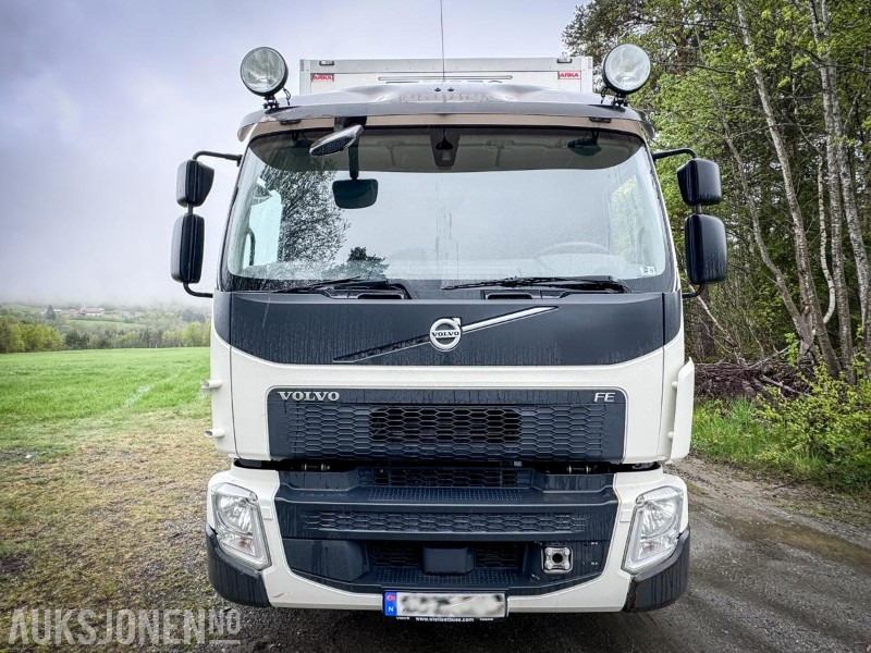 2016 Volvo FE - 320 - Distribusjons lastebil med bakløft - Gått kun 264.000 km - Kravas automašīna ar slēgto virsbūvi: foto 2 2016 Volvo FE - 320 - Distribusjons lastebil med bakløft - Gått kun 264.000 km - Kravas automašīna ar slēgto virsbūvi: foto 2