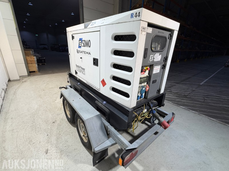 2017 SATEMA SDMO R44C3 40kVA 400V tilhengermontert strømaggregat - Celtniecības maisītājs: foto 2 2017 SATEMA SDMO R44C3 40kVA 400V tilhengermontert strømaggregat - Celtniecības maisītājs: foto 2