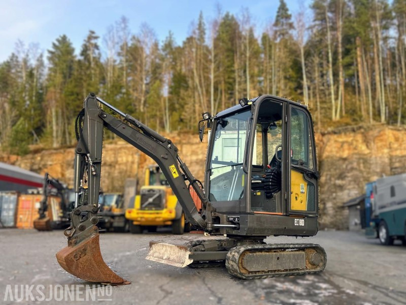 2017 VOLVO EC18D MINIGRAVER 1790 KG SMP GRAVESKUFFE 2358 TIMER - Mini-ekskavators: foto 1 2017 VOLVO EC18D MINIGRAVER 1790 KG SMP GRAVESKUFFE 2358 TIMER - Mini-ekskavators: foto 1