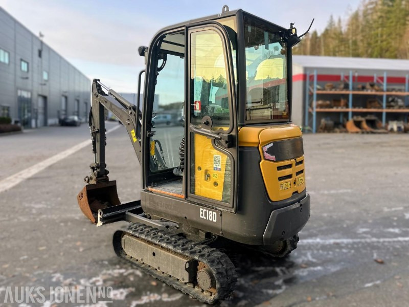 2017 VOLVO EC18D MINIGRAVER 1790 KG SMP GRAVESKUFFE 2358 TIMER - Mini-ekskavators: foto 4 2017 VOLVO EC18D MINIGRAVER 1790 KG SMP GRAVESKUFFE 2358 TIMER - Mini-ekskavators: foto 4