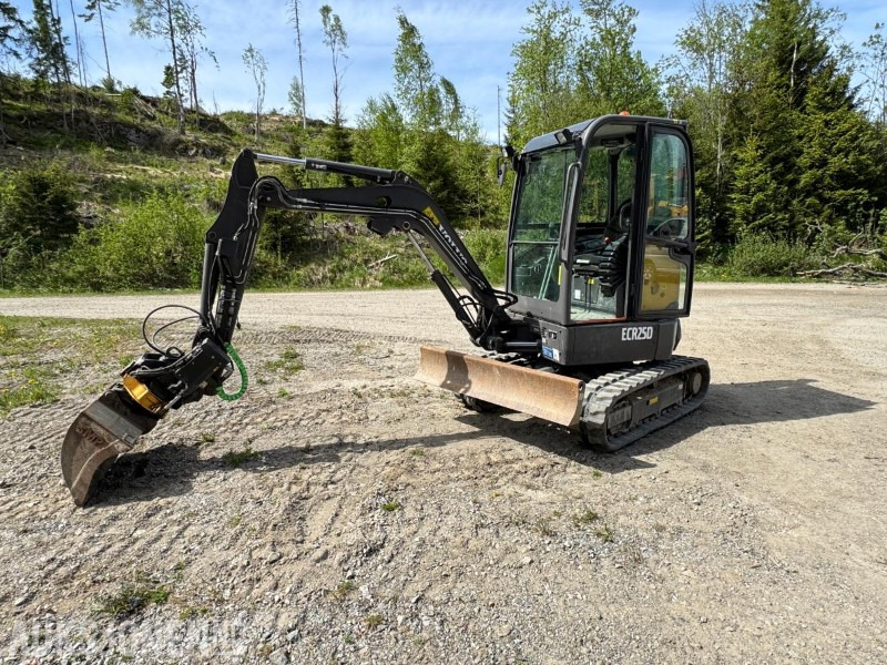 2017 Volvo ECR25D m/Engcon tiltrotator, SE-klype, 3 skuffer, vibroplate, 891 timer, Minigraver - Mini-ekskavators: foto 2 2017 Volvo ECR25D m/Engcon tiltrotator, SE-klype, 3 skuffer, vibroplate, 891 timer, Minigraver - Mini-ekskavators: foto 2