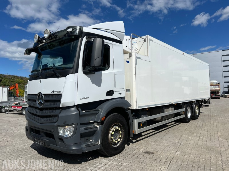 2018 Mercedes-Benz Antos 2545 skapbil med kjøleaggregat, baklem, lav km, DAB, Automat - Kravas automašīna ar slēgto virsbūvi: foto 1 2018 Mercedes-Benz Antos 2545 skapbil med kjøleaggregat, baklem, lav km, DAB, Automat - Kravas automašīna ar slēgto virsbūvi: foto 1