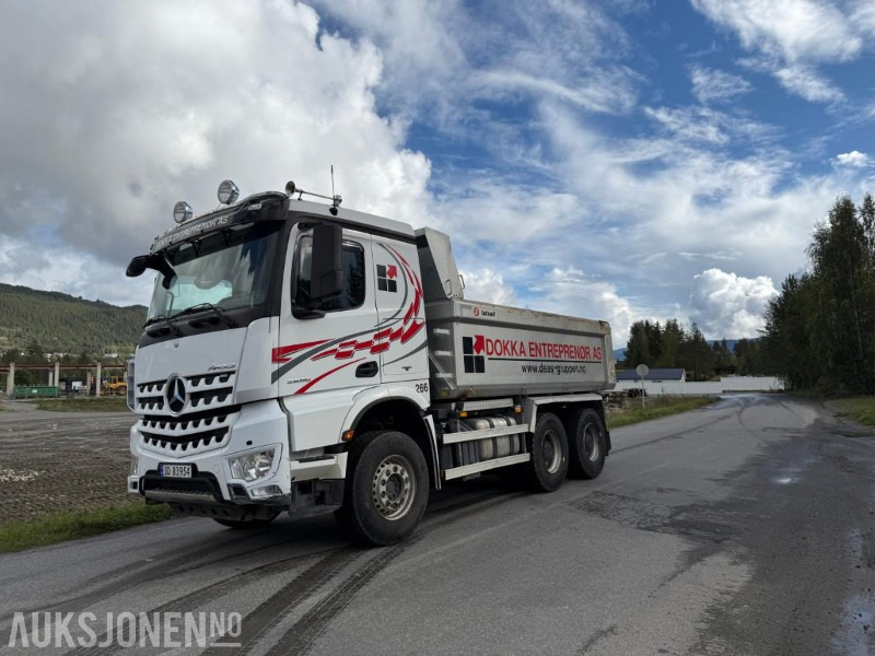 2018 Mercedes-Benz Arocs 2658 Euro 6 - Kravas automašīna pašizgāzējs: foto 1 2018 Mercedes-Benz Arocs 2658 Euro 6 - Kravas automašīna pašizgāzējs: foto 1
