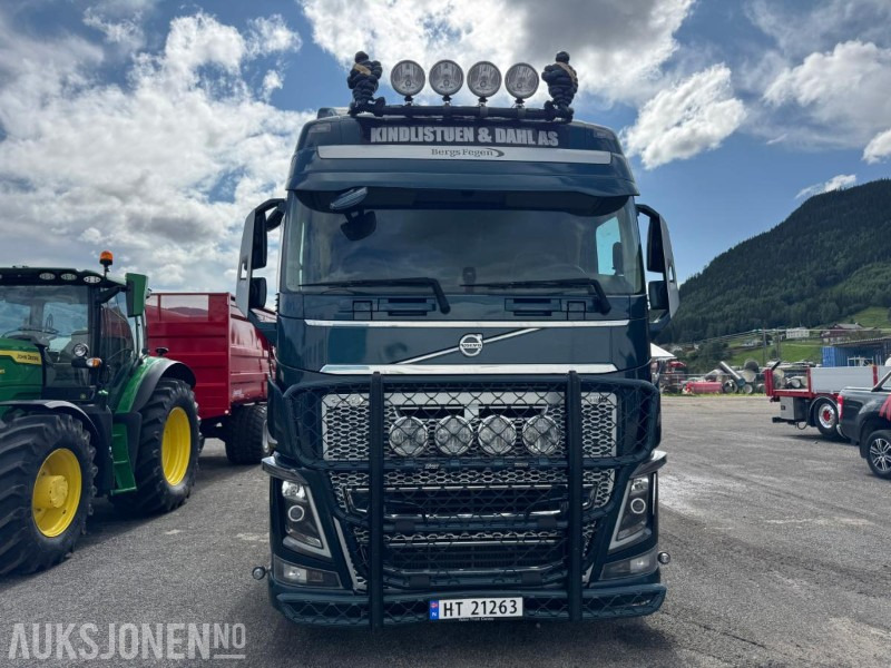 2018 Volvo FH16 8X4 komplett tømmerbil med kran og henger. - Kokvedējs, Kravas auto ar manipulatoru: foto 2 2018 Volvo FH16 8X4 komplett tømmerbil med kran og henger. - Kokvedējs, Kravas auto ar manipulatoru: foto 2