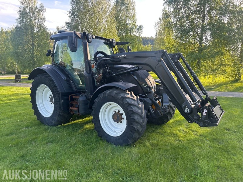 2019 Valtra N174 med frontlaster og mye utstyr - Traktors: foto 2 2019 Valtra N174 med frontlaster og mye utstyr - Traktors: foto 2