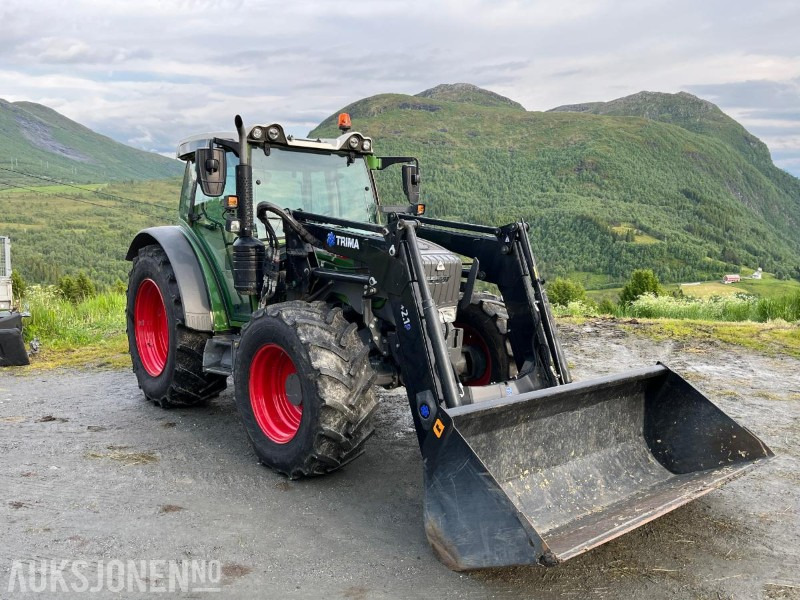 2021 Fendt 211 Vario med Trima frontlaster, hydraulisk toppstag, triangel og skuffe - Traktors: foto 2 2021 Fendt 211 Vario med Trima frontlaster, hydraulisk toppstag, triangel og skuffe - Traktors: foto 2