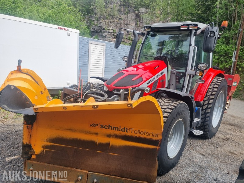 2022 Massey Ferguson 5S.145 traktor med Strøkasse og V-plog - Traktors: foto 2 2022 Massey Ferguson 5S.145 traktor med Strøkasse og V-plog - Traktors: foto 2