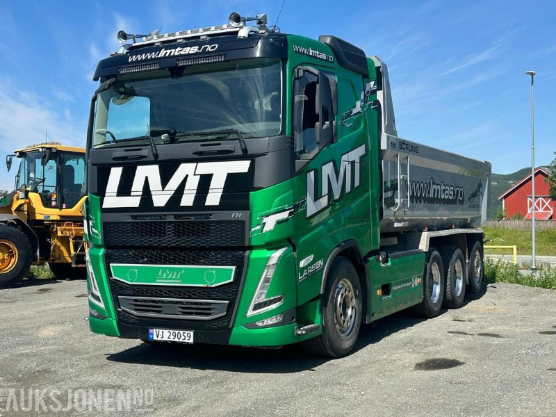 Kravas automašīna pašizgāzējs 2022 Volvo FH 540 8X4 Tippbil, Tridem luftfjæring og hydraulisk styrt løpeaksel med single hjul: foto 1