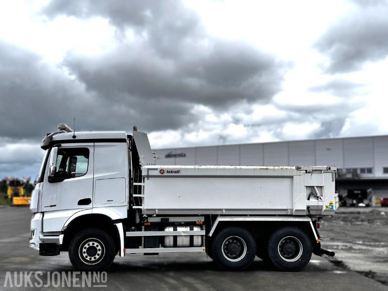 2023 Mercedes-Benz Arocs tippbil m/ Istrail tippkasse – 53 374 km - Kravas automašīna pašizgāzējs: foto 2 2023 Mercedes-Benz Arocs tippbil m/ Istrail tippkasse – 53 374 km - Kravas automašīna pašizgāzējs: foto 2