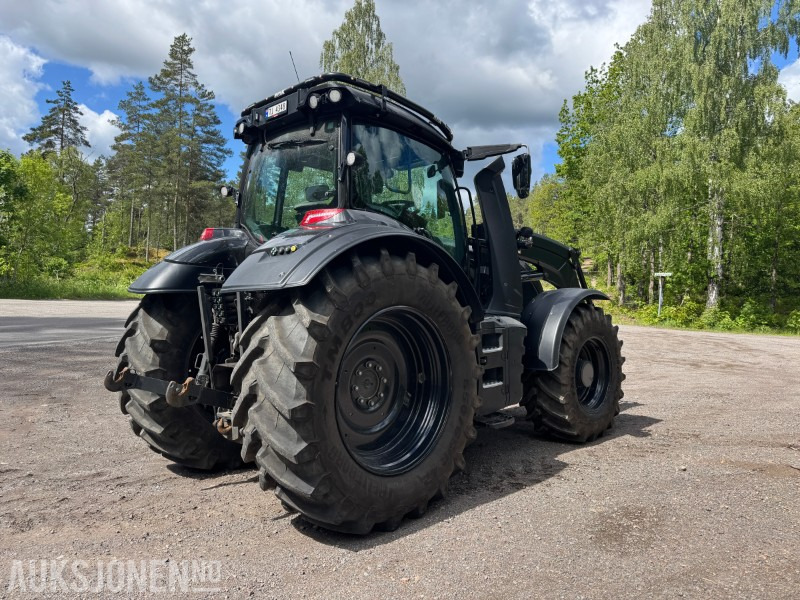 2023 Valtra T235 - Unlimited Black Edition - Traktor - Frontlaster - Traktors: foto 5 2023 Valtra T235 - Unlimited Black Edition - Traktor - Frontlaster - Traktors: foto 5