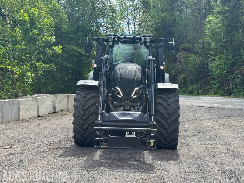 2023 Valtra T235 - Unlimited Black Edition - Traktor - Frontlaster - Traktors: foto 2 2023 Valtra T235 - Unlimited Black Edition - Traktor - Frontlaster - Traktors: foto 2